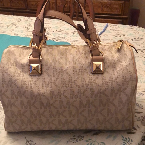 Michael Kors Large Grayson bag with dust bag. - Picture 4 of 12